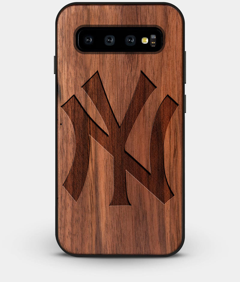 Best Custom Engraved Walnut Wood New York Yankees Galaxy S10 Plus Case Classic - Engraved In Nature