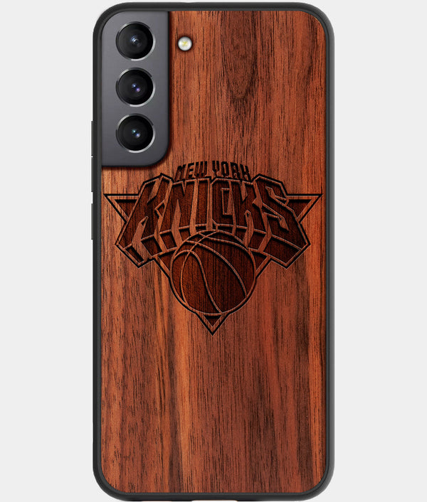 Best Walnut Wood New York Knicks Galaxy S21 FE Case - Custom Engraved Cover - Engraved In Nature